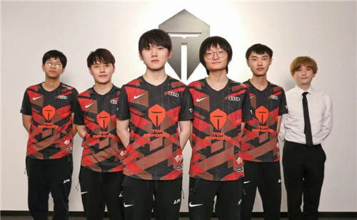 在保持阵容 在保持阵容